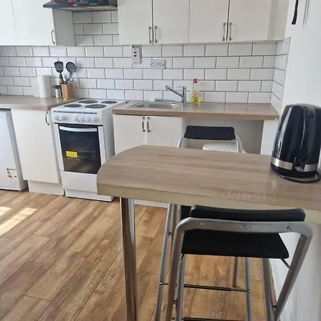 Beautiful 1-bed In Апартаменты Корк