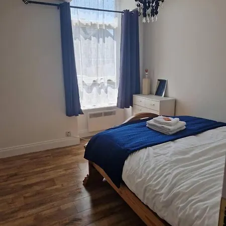 Beautiful 1-bed In Апартаменты Корк